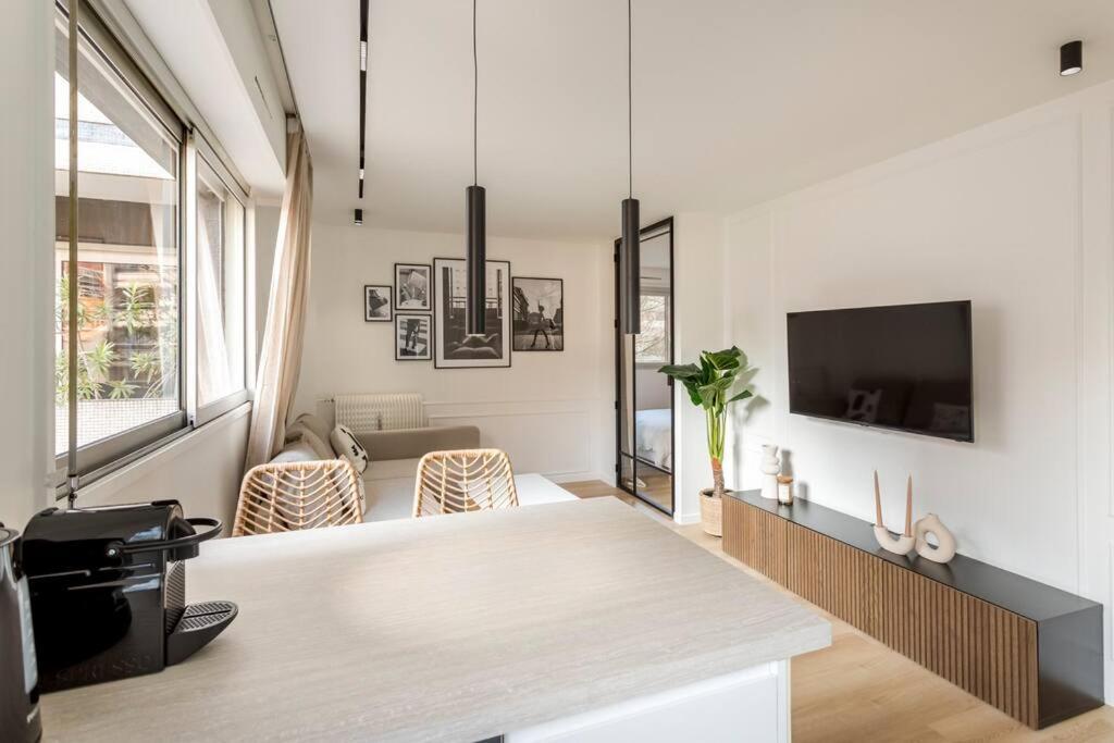 Luxurious 3 Min Walk From Eiffel Tower Apartment Paris Exterior photo