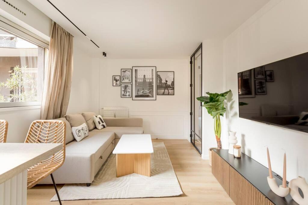 Luxurious 3 Min Walk From Eiffel Tower Apartment Paris Exterior photo